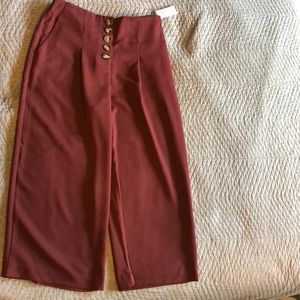 Reitman’s Burgundy petite cropped pant